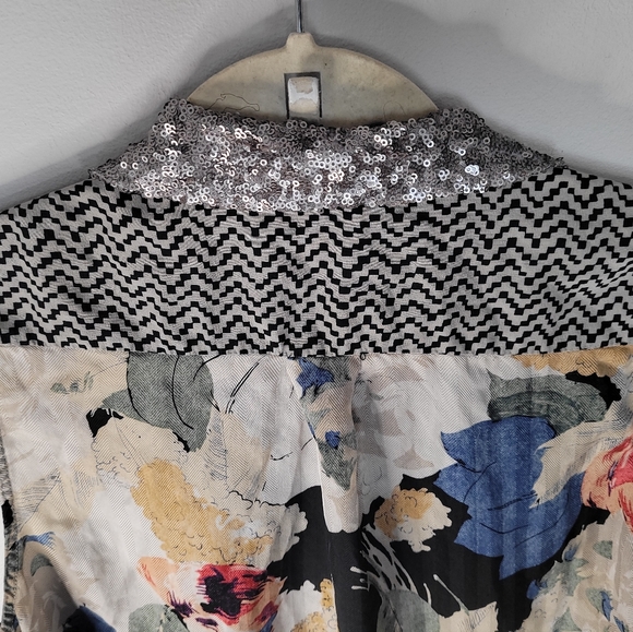 Elizabeth and James Julian Sequin Collar Top. Size Large. - Picture 7 of 9